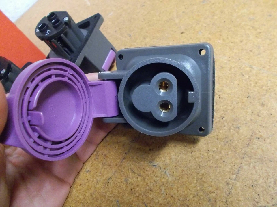 Hypra Legrand 524 01 IP 44 16A 20-25V 2P Plug Receptacle New 5 Per Box - Image 4 of 4