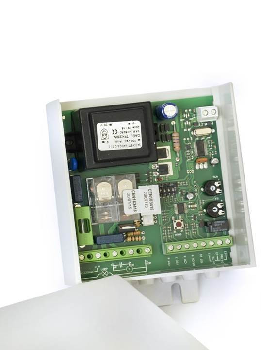 Quadro di comando TAU serrande e tapparelle con radioricevente CENTRALINA K330M
