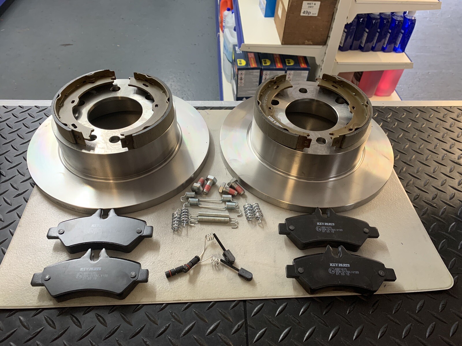 MERCEDES SPRINTER 0614 REAR BRAKE DISC BRAKE PADS HANDBRAKE PARKING