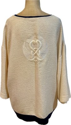 GIANFRANCO FERRE ELEGANT CREAM TOP WITH TEXTURED FABRIC. FEATURING DESIGH, M