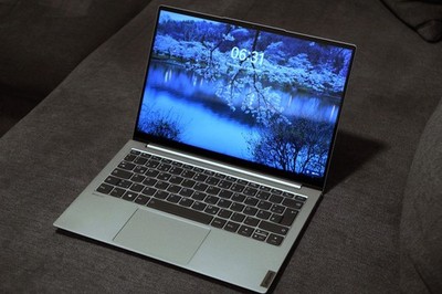 Lenovo Yoga 7 Slim Laptop | AMD Ryzen 5 5600U, 256GB SSD, 8GB DDR4 RAM | Wie Neu