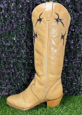 Bota de Vaquero Occidental Alta De Colección Wrangler Star Inlay Para Mujer Talla 6M Cuero Tostado