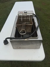 Wells F-49 Countertop 15lb Low Wattage Single Basket Electric Fryer -needs clean