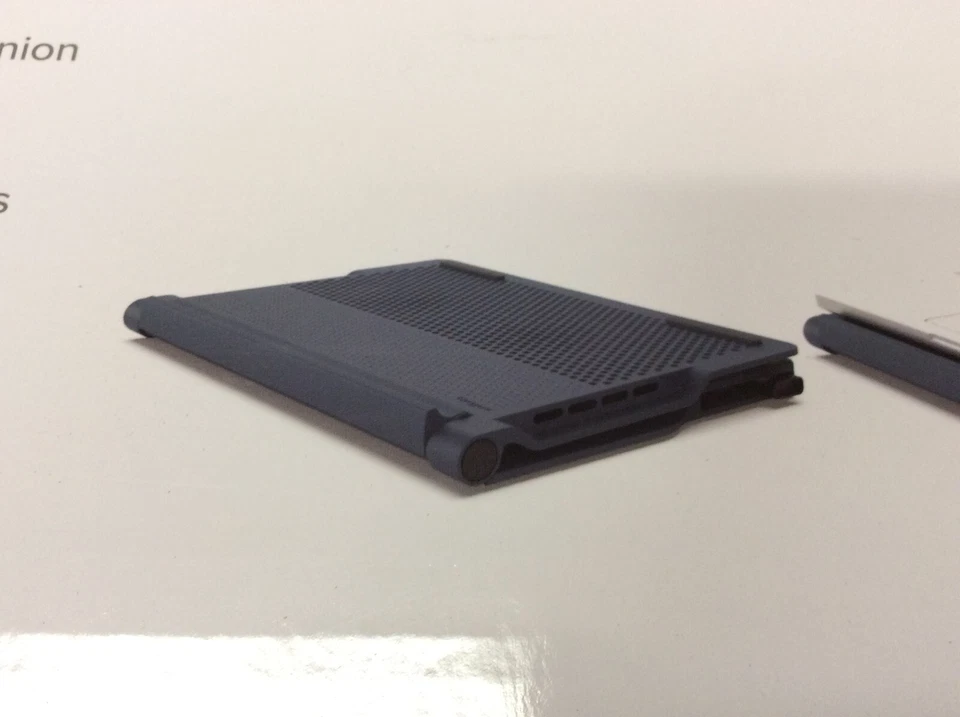 Alfombrilla de refrigeración para portátil con concentrador USB 2.0 de 4 puertos (Targus) Foto 4 de 4