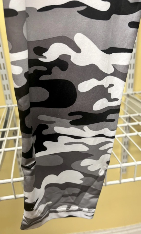 TSLA Men's Compression Pants/ Leggings Sports Gear Gray Camo Size 2XL New - Image 3 of 4