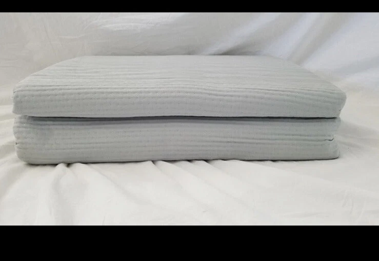 Ralph Lauren Spencer Matelassé King Coverlet & Two Standard Shams Sage Green. - Image 4 of 4