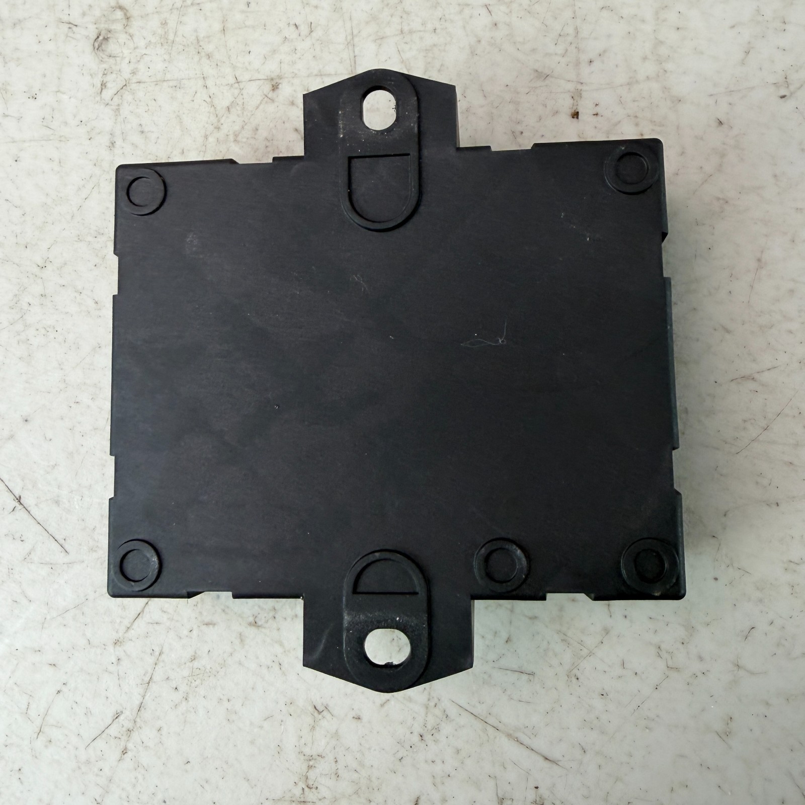 2017-2024 MASERATI LEVANTE TAILGATE LIFTGATE CONTROL MODULE UNIT 670108367 OEM