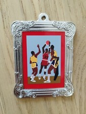 Nike X Jordan X NINA CHANEL ABNEY BULLS VS LAKERS QUADRO METAL PENDURAR TAG