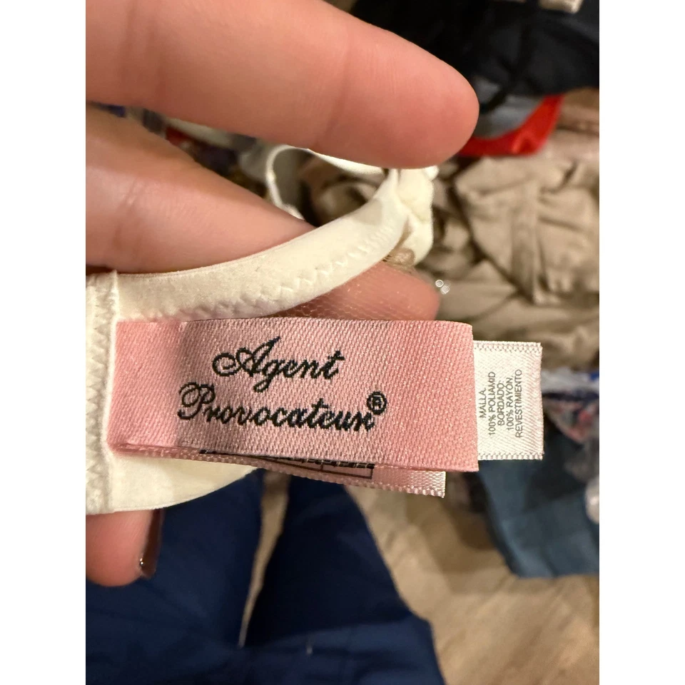 Conjunto de sujetador y bragas Agent Provocateur 36B B80 lencería floral marfil de encaje transparente Foto 3 de 4