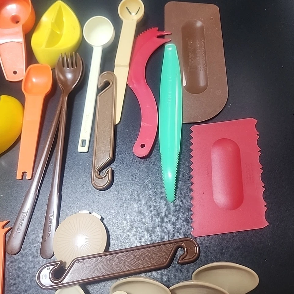Mixed Lot of  Vintage Tupperware Kitchen Tool Gadgets Giveaways Hostess - Image 3 of 4