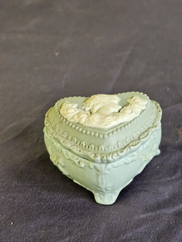 Scatola portagioie vintage in diaspro verde a forma di cuore cammeo e rosa - Foto 2 di 7
