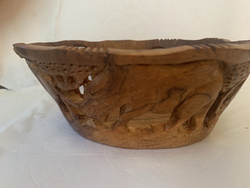 Vintage African Hand Carved Wooden Bowl With African Animals Carving Read - Picture 2 of 10