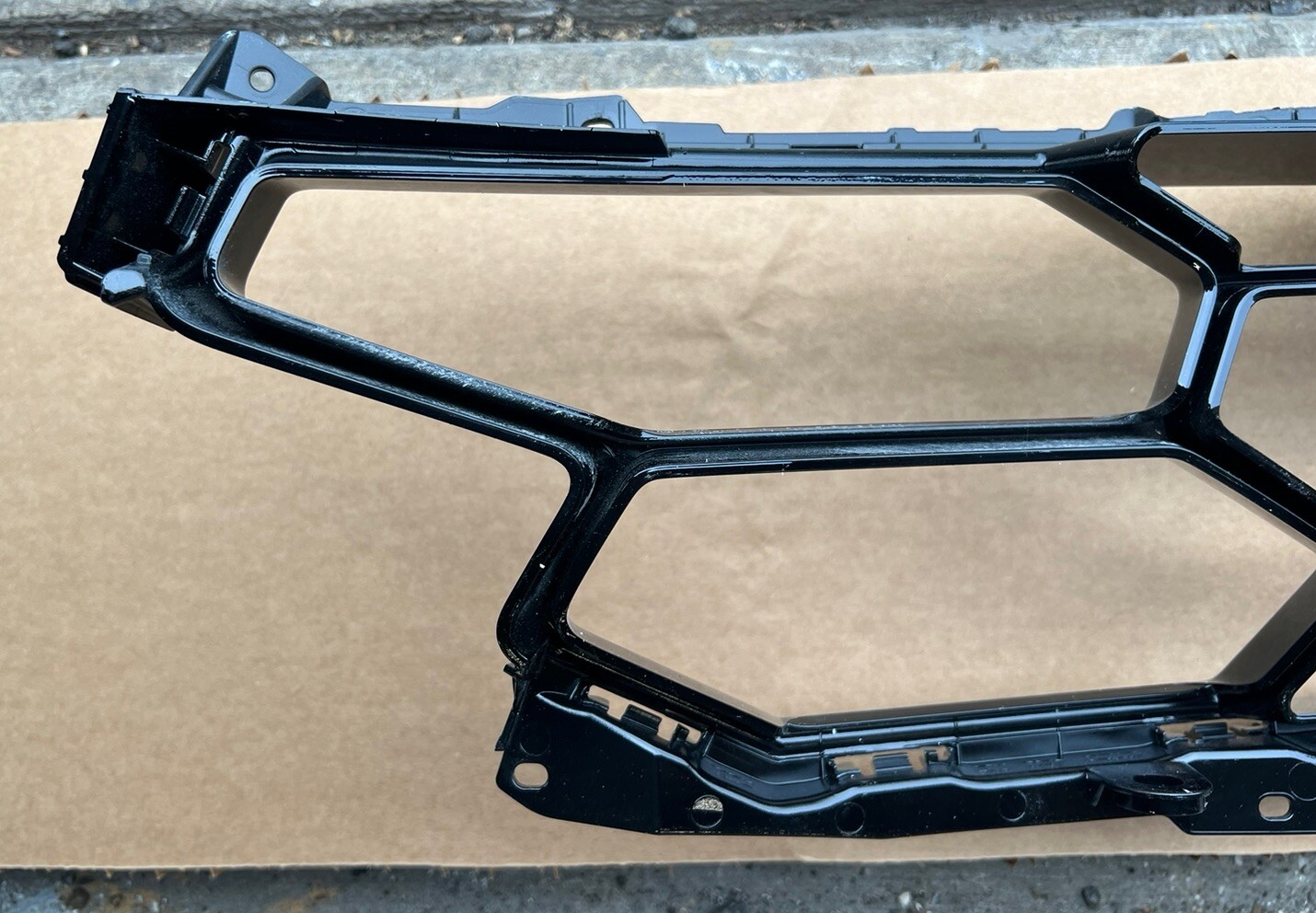 LAMBORGHINI URUS 4ML807639A -ORIGINAL GRILLE FRONT CENTER  GENUINE GLOSSY BLACK