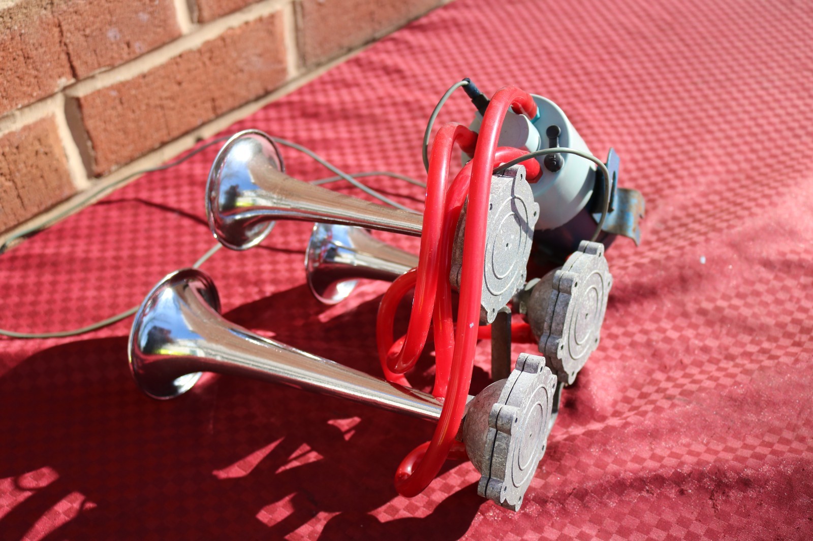 1966 VINTAGE MASERATI 3 NOTE AIR HORN WORKING CONDITION