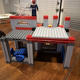 Lego 4860 Spider-Man 2 Doc Ock's Cafe Attack set ~ Not Complete - Only Shown