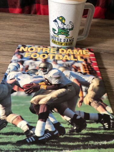 Vintage Betras NOTRE DAME Fighting irischer Einzelbecher & Fußballbuch - Bild 2 von 6