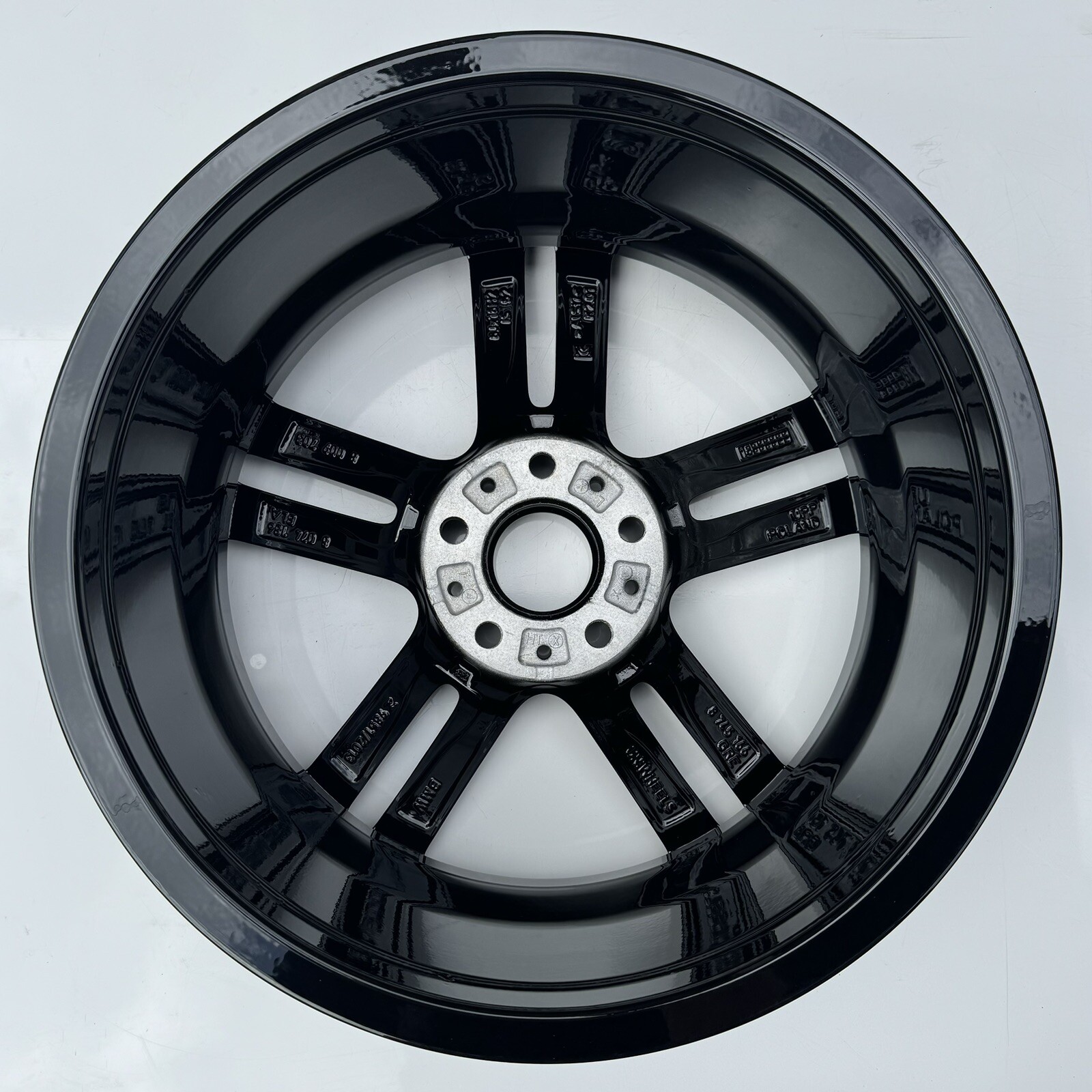 719m 18” Genuine BMW 1 2 Series Diamond Cut Rear Alloy Wheel 