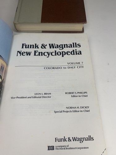 Funk & Wagnalls Standard Desk Dictionary Encyclopedia Volume 2 5 7 8 13 Lot - Imagen 16 de 20