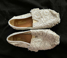 TOMS Unisex Toddler Slip-On Casual Shoes Silver Floral Embroidered Fabric US 10