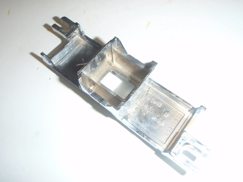 Interruptor de ventana eléctrica con bisel Escutcheon original usado 82 83 84 Oldsmobile Omega Foto 4 de 4