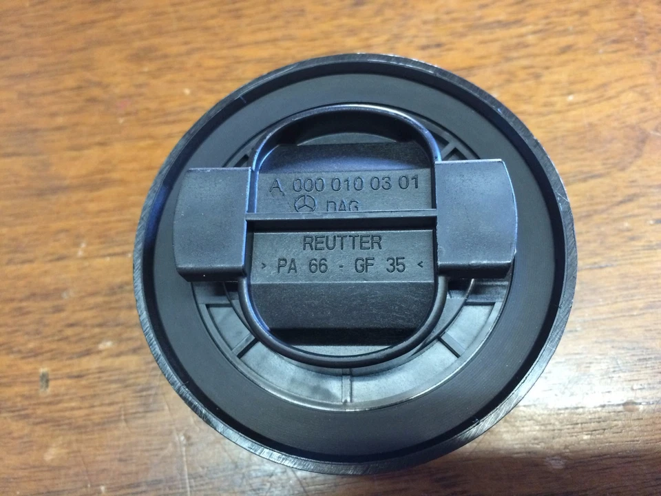 Original Mercedes W163 W164 W201 W202 W203 W208 W209 Engine Oil Filler Cap NEW - Image 3 of 4