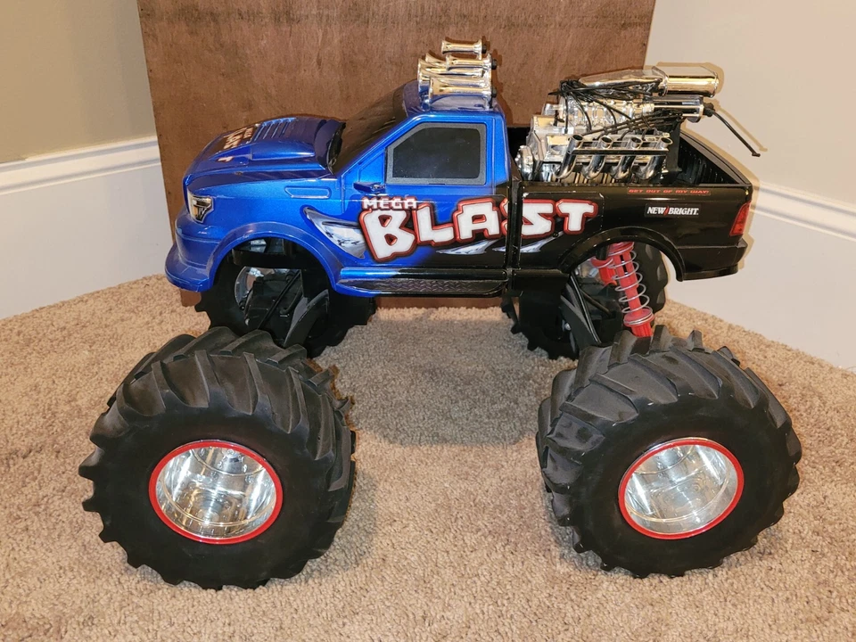 全新 Bright MEGA BLAST 罕见 R/C 怪物卡车 带声音原样零件 * 无遥控器 — 第 2/4 张图片
