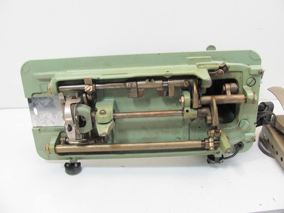 VINTAGE ADLER SEWING MACHINE 152 R123 GREEN RUNS eBay