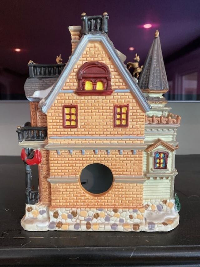 Lemax Tom's Tobacco Shop Plymouth Corners Christmas Village Collectible