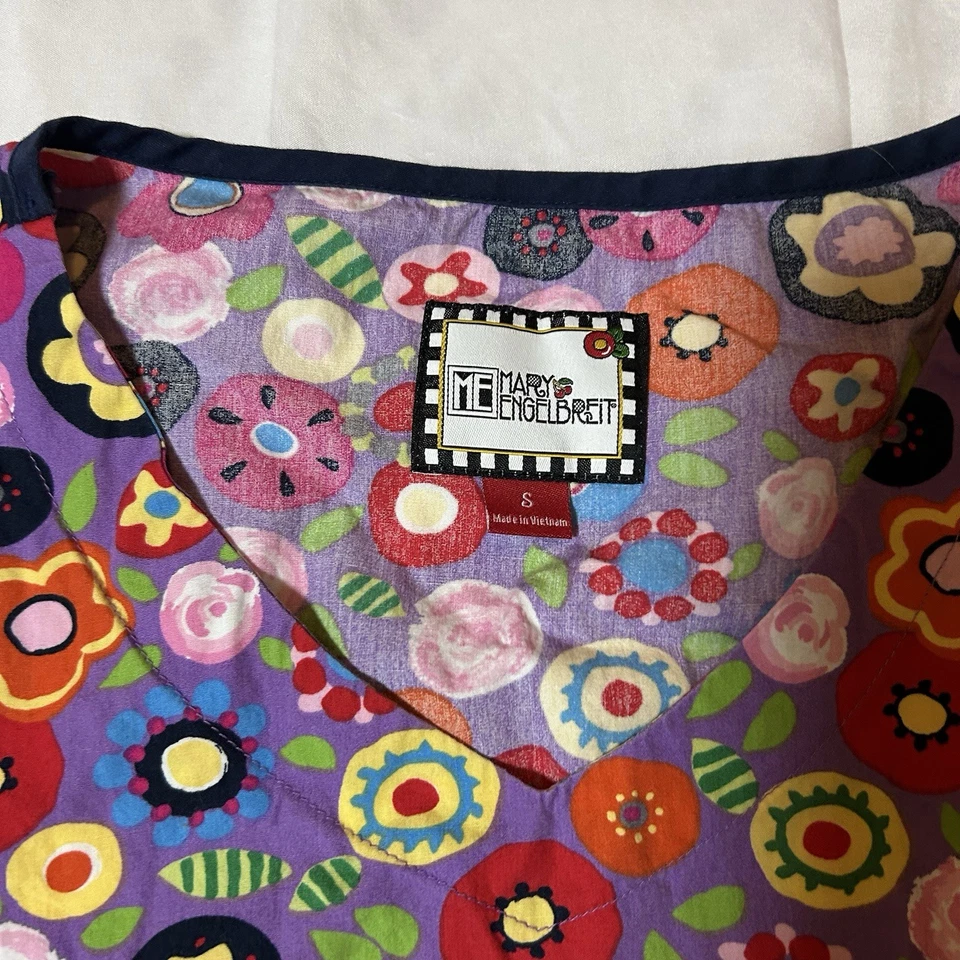Mary Engelbreit Feel Good Pattern Scrubs size Small Style# M3077 - Image 3 of 4