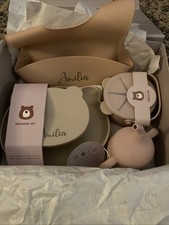 J Born Baby Weaning Gift Set Personalized To Amilia In Pink