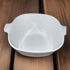 Vtg Corning Ware Blue Cornflower Casserole Dish P-2 1/2-B, no lid, Exc Condition