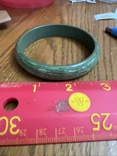 Vintage Bangle Bracelet Verigated Green No Marks B1054