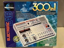 Vintage Maxitronix Electronic Lab 300 in 1 Elenco Electronics Science Kit MX-908