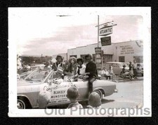 POLAROID PARADE CAR BLAKELY MUNSTERS CREEPY COSTUMES OLD/VINTAGE PHOTO-H679