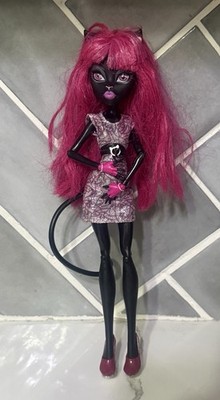 Monster High 2011 Catty Noir Doll With Tail And Outfit