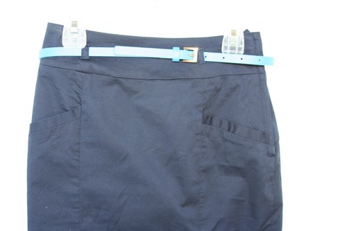 Falda H&M Azul Marino Usada en Excelente Condición Mujer Talla 2 Europa Talla 32 Azul Claro Cinturón Delgado - Imagen 2 de 3