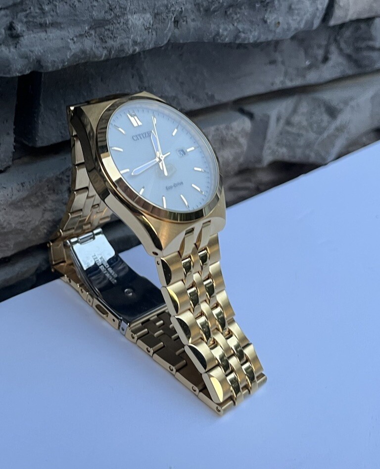 Vintage Citizen Quartz WR100 Men's Wristwatch for sale