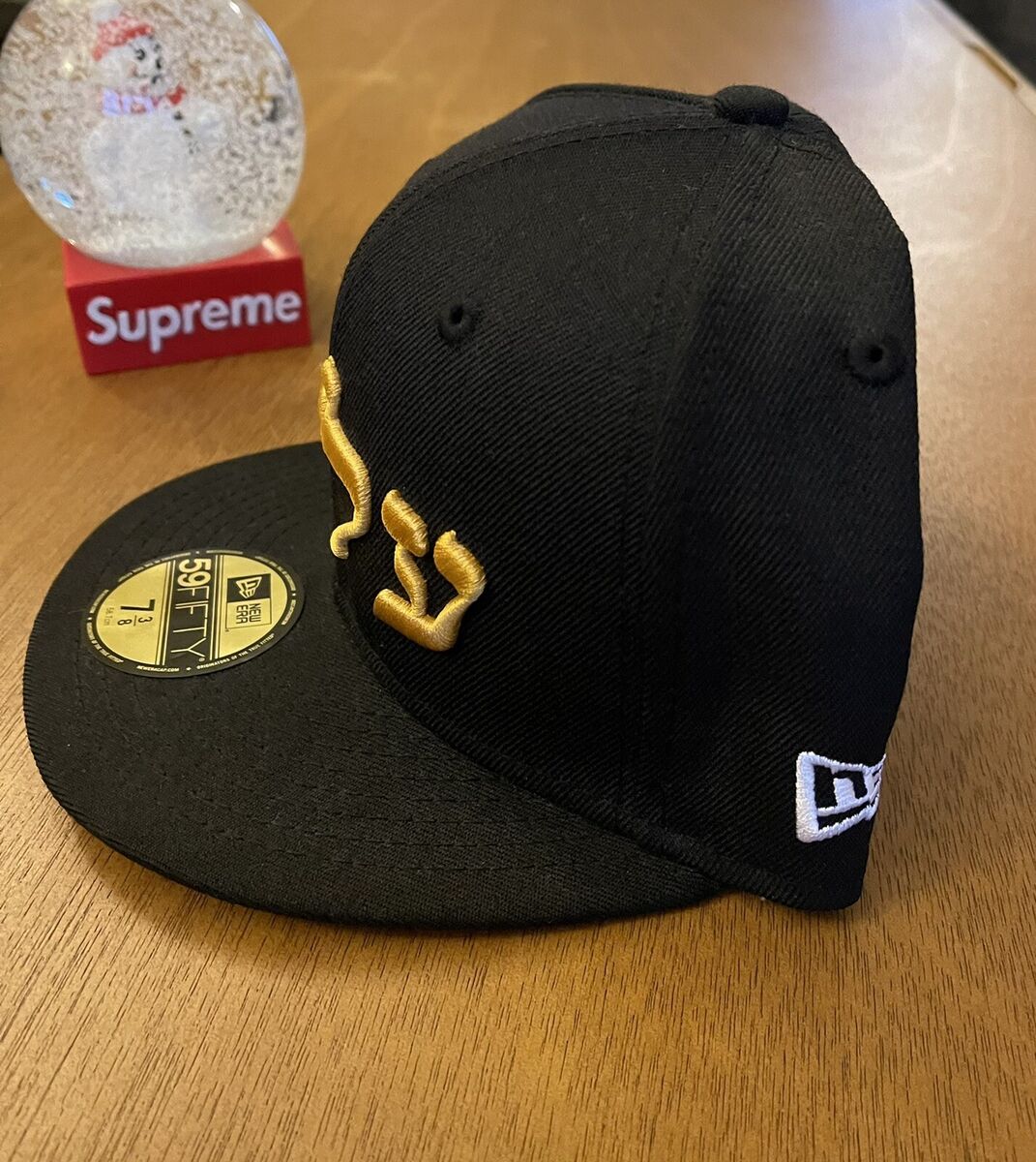 Supreme HEBREW NEW ERA 7 3/8 5 Panel Snapback Supreme Box Supreme HEBREW NEW ERA 7 3/8 5 Panel Snapback Supreme Box