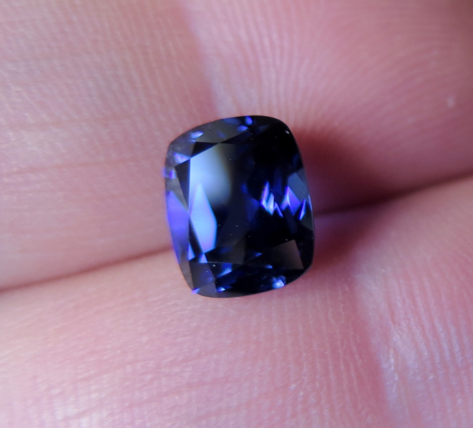 Saphir coussin bleu royal 8x10mm, cadeau de fiançailles idéal
