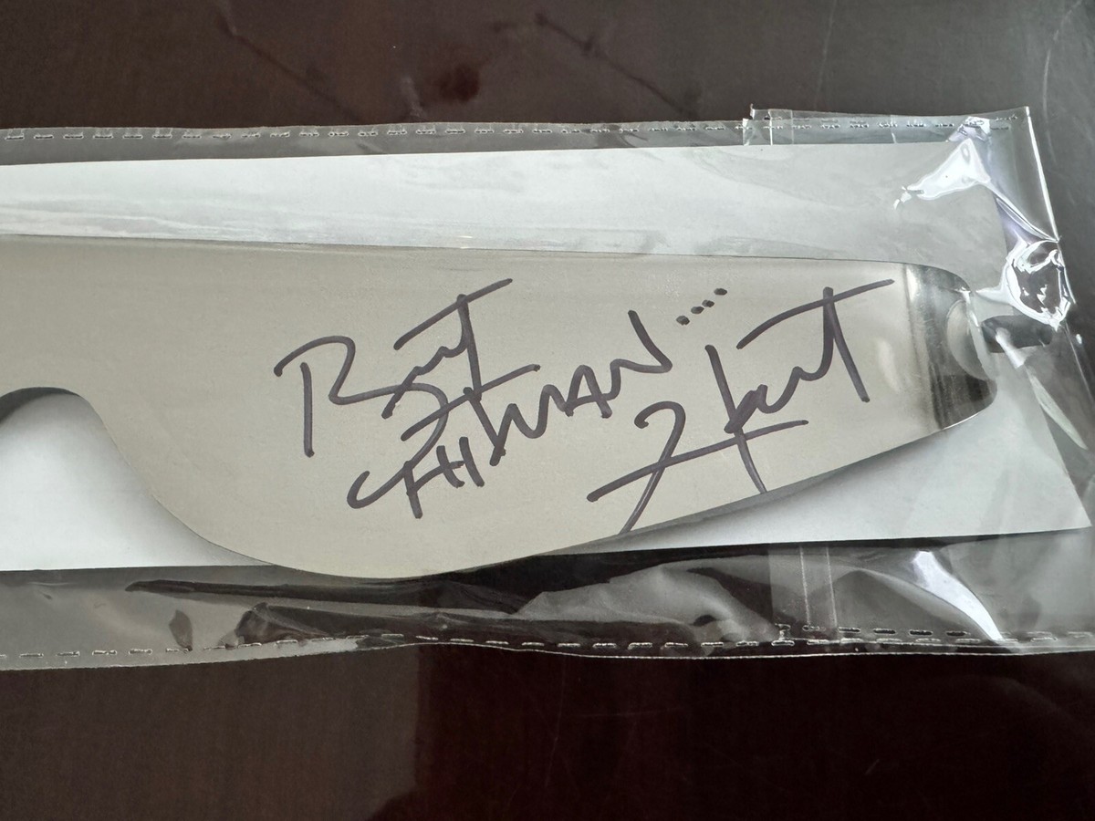 Bret The Hitman Hart Signed W/proof Vintage WWF Wraparound Grey