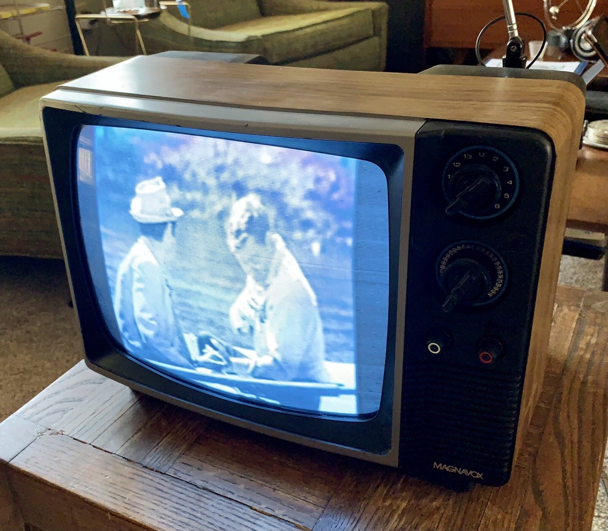 Magnavox Portable TV B&W 13” Woodgrain Clean Working Magnavox Portable TV B&W 13” Woodgrain Clean Working