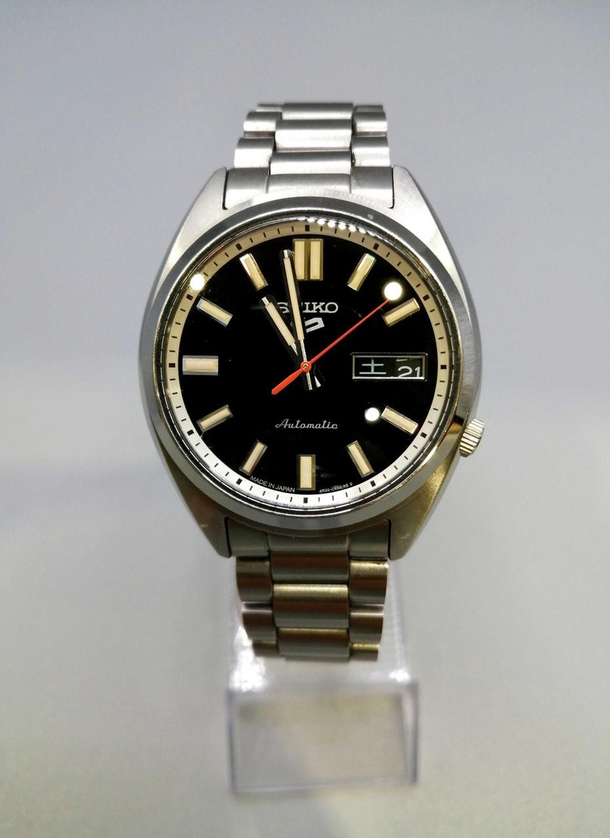 定価4.5万 SEIKOセイコー ソーラー腕時計 v158-hac0 定価4.5万 SEIKOセイコー ソーラー腕時計 v158-hac0