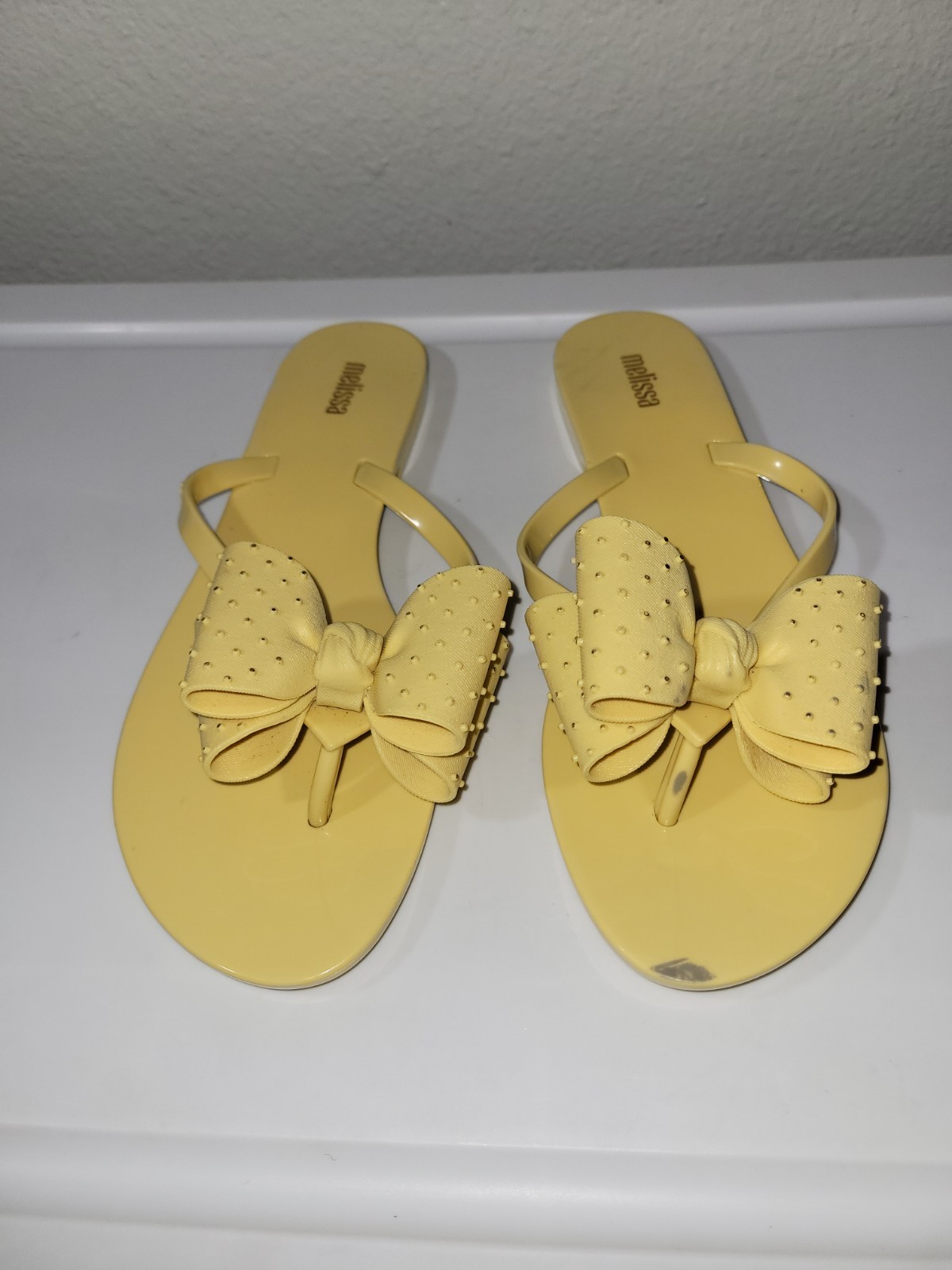 Melissa Bow Flip Flop Women's Yellow Sandals Size 9. Pre-Owned