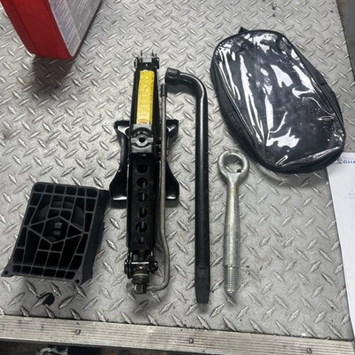 2017-2020- Jaguar XE Jack Assembly Kit Set With Handle OEM sl1