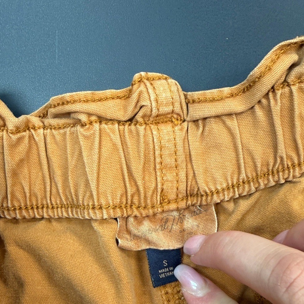 Universal thread shorts size small - image 2