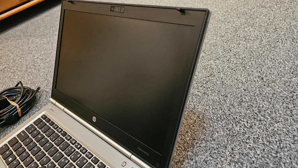 HP EliteBook 8470p LAPTOP Won't Turn On, For parts or not working-NO RAM-NO HDD - Image 4 of 4