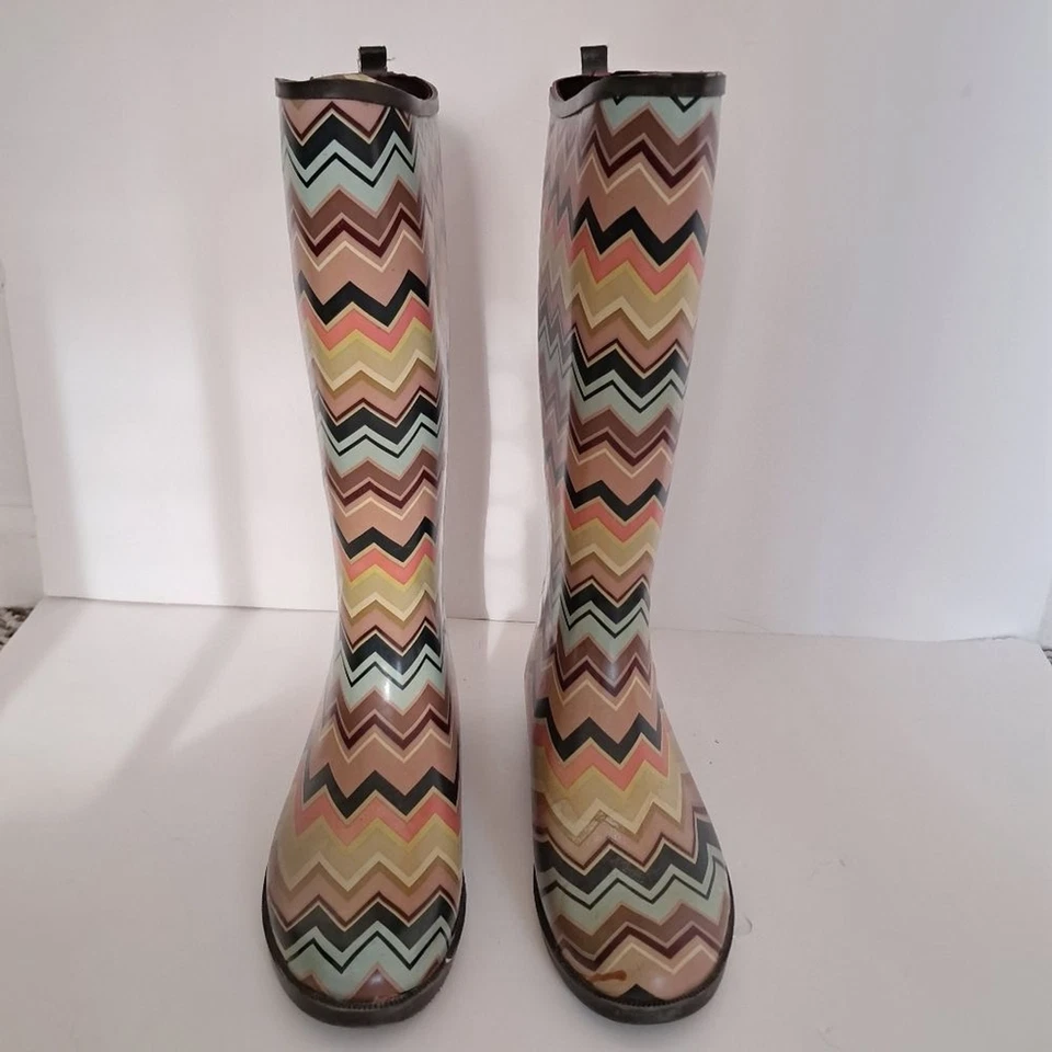 Botas de lluvia Missoni For Target de goma para mujer 8 coloridas en zig zag cola alta Foto 4 de 4