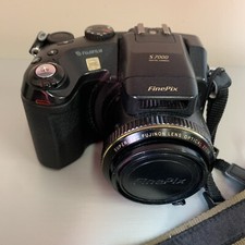 FujiFilm FinePix S7000 6.3MP 6x Zoom Digital Camera