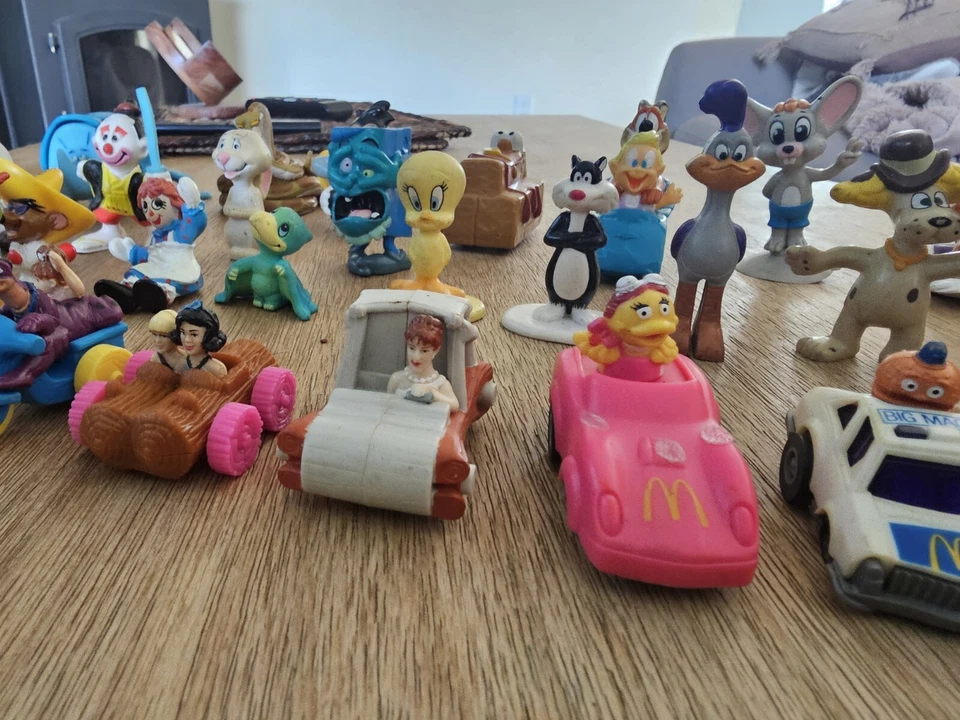 Vintage 70s 80s 90s mixed 43 TOY FIGURE LOT Disney Warner Bros Mickey Flinstones - Image 4 of 4