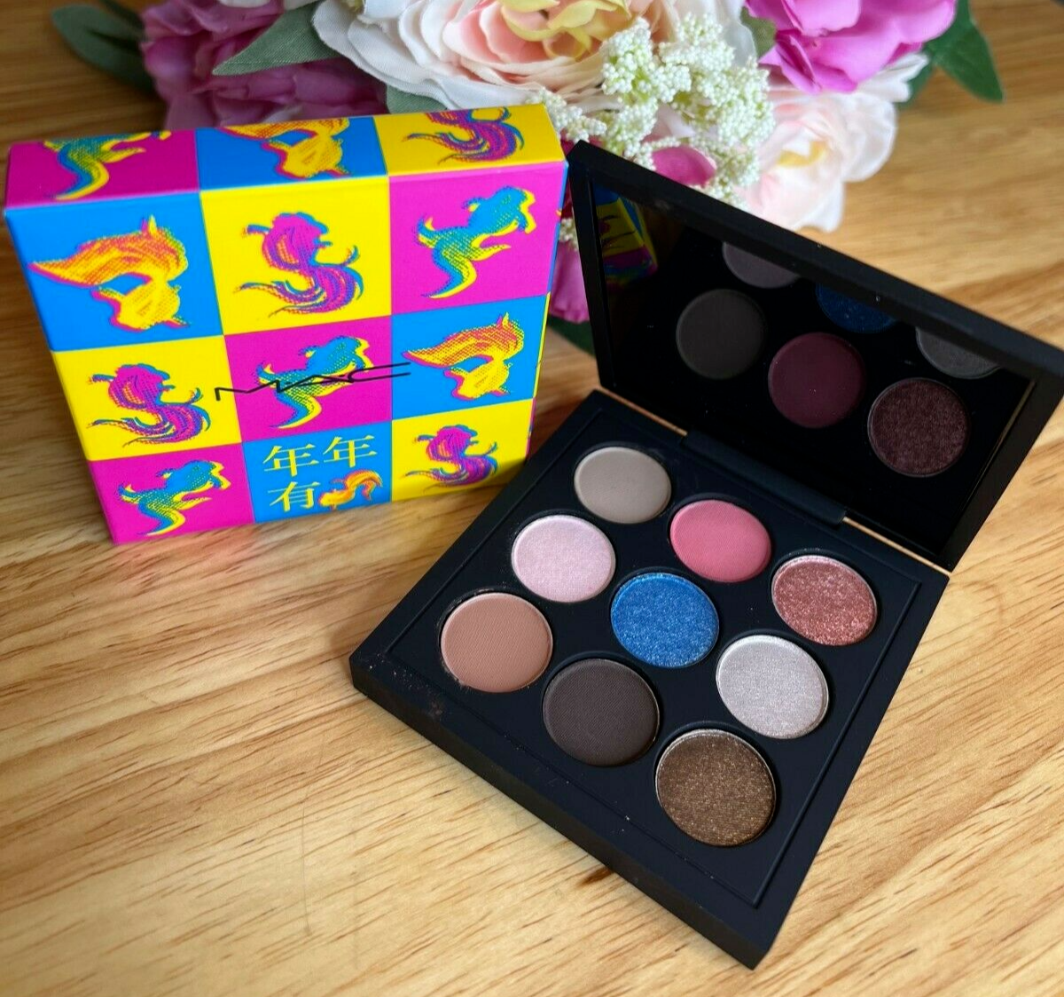 Get Mac 20 color Eyeshadow Palette in Pakistan at best Price  MAC 20 eyeshadows display picture 1
